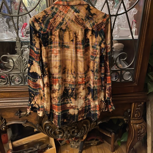 Bleach distressed button up - Picture 2 of 2